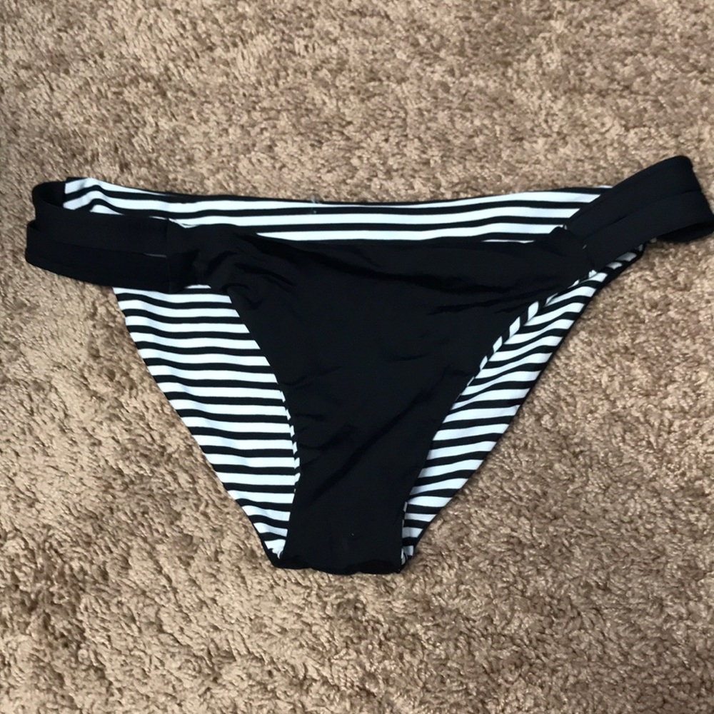 Reversible bottom - Picture 2 of 2